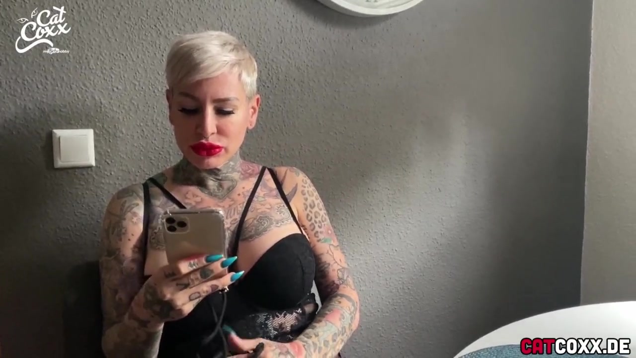 Cat Coxx lässt sich vom Online Date Ficken